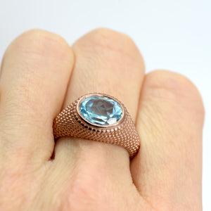 Nubia Oval Blue Topaz Rose Gold Ring Size 7US - MANARI.eu