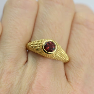 Nubia Round Red Topaz Yellow Gold Ring Size 7US - MANARI.eu