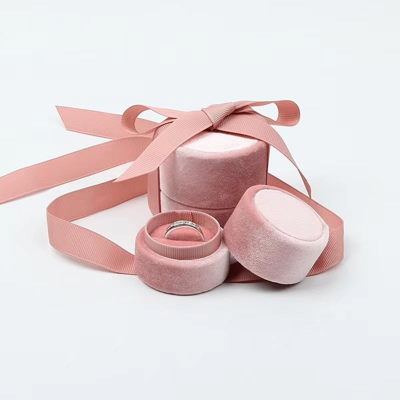 Velvet Pink Round Ring Box with Bow - MANARI.eu