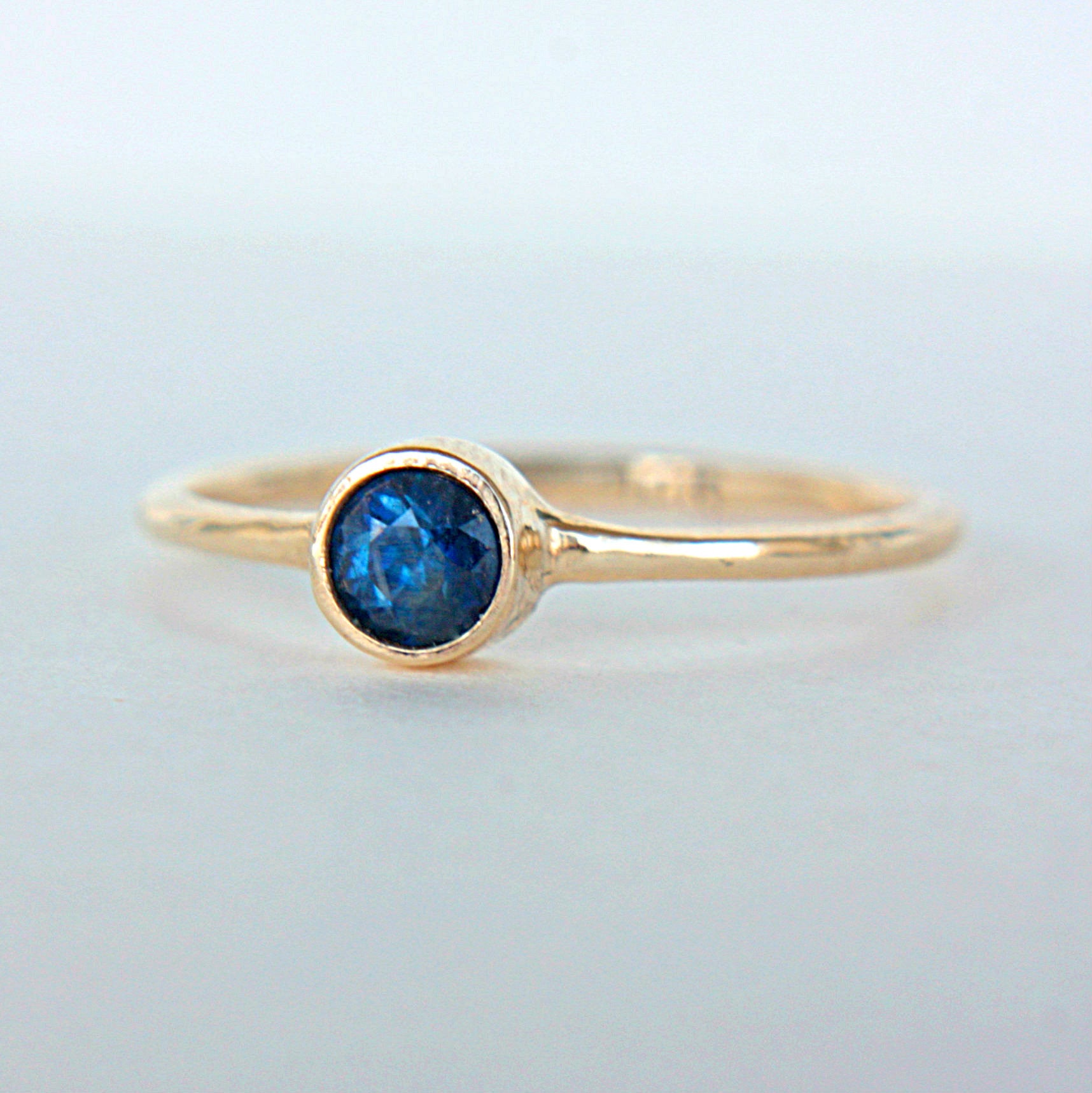 Blue Sapphire 14k Gold Ring - MANARI.eu