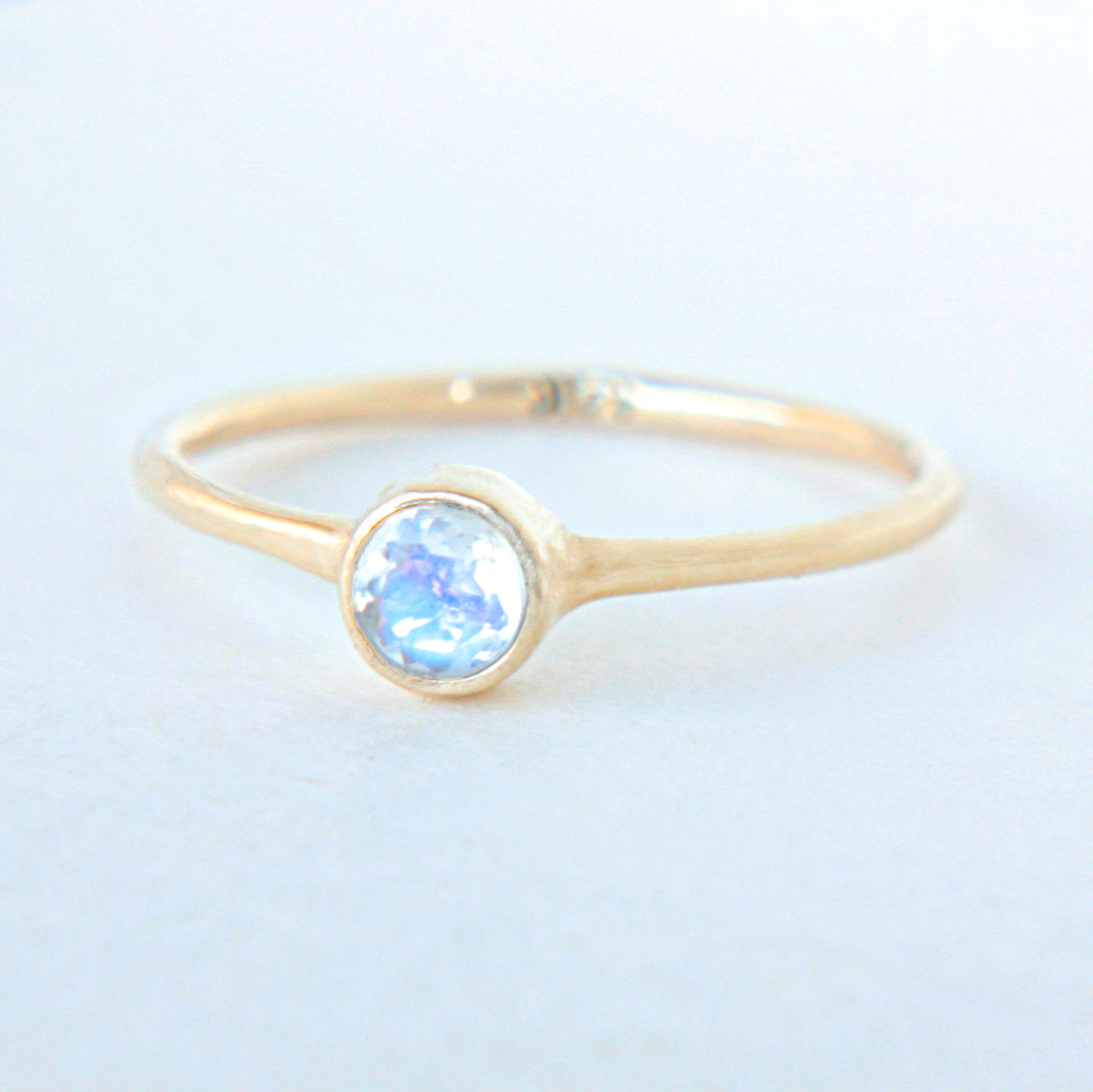 Moonstone 14k Gold Ring - MANARI.eu