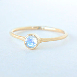 Moonstone 14k Gold Ring - MANARI.eu