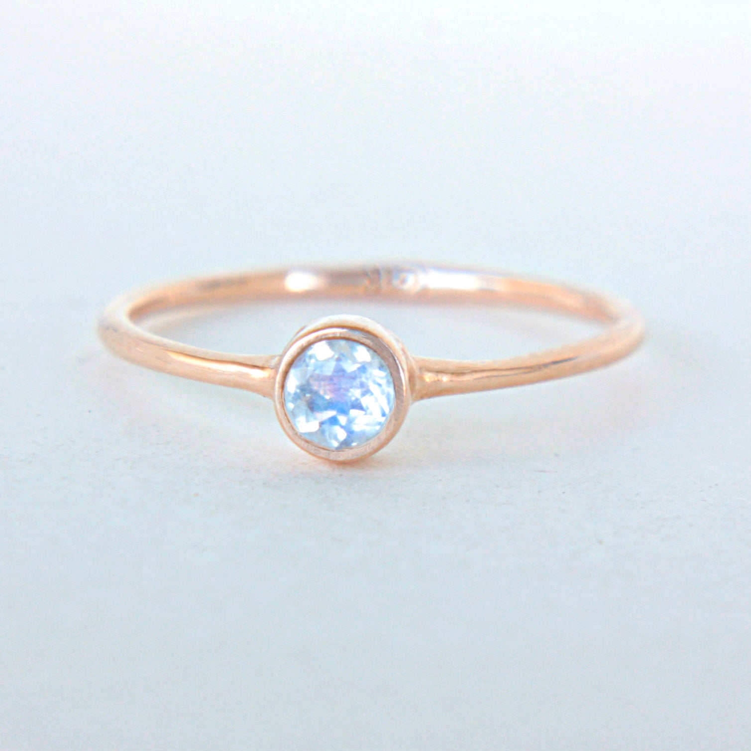 Moonstone 14k Gold Ring - MANARI.eu