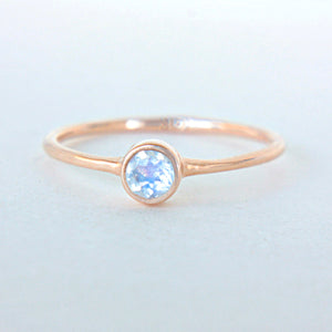 Moonstone 14k Gold Ring - MANARI.eu