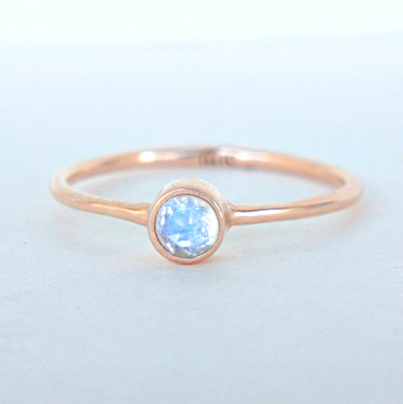 Moonstone 14k Gold Ring - MANARI.eu