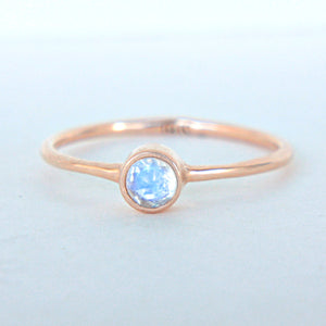 Moonstone 14k Gold Ring - MANARI.eu