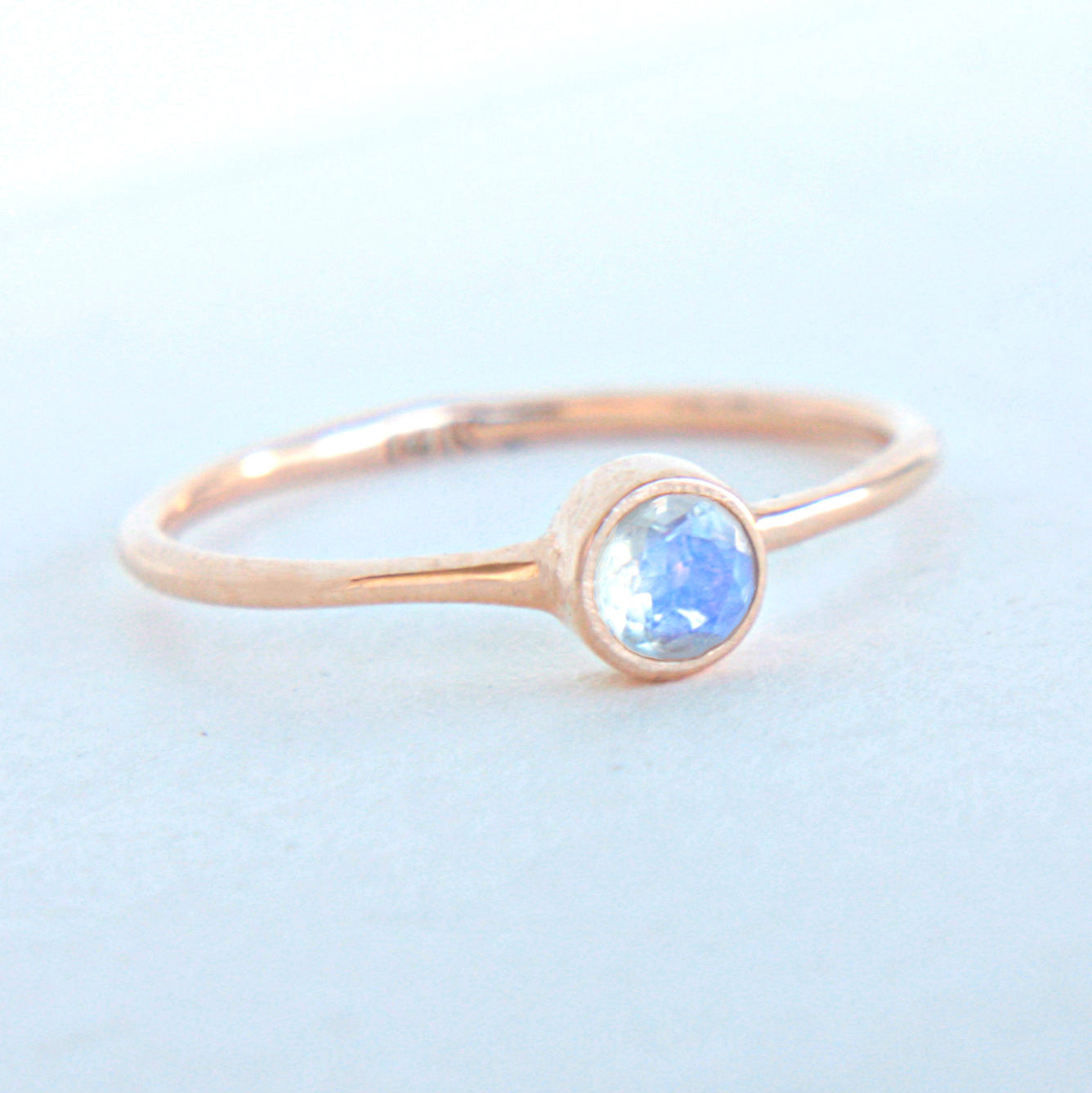 Moonstone 14k Gold Ring - MANARI.eu