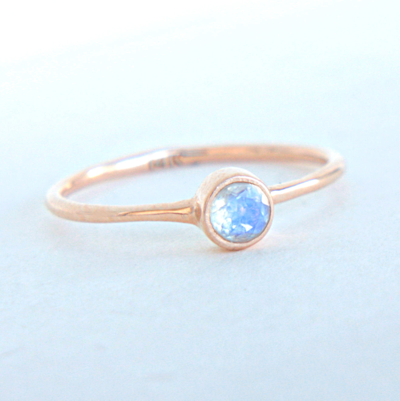 Moonstone 14k Gold Ring - MANARI.eu