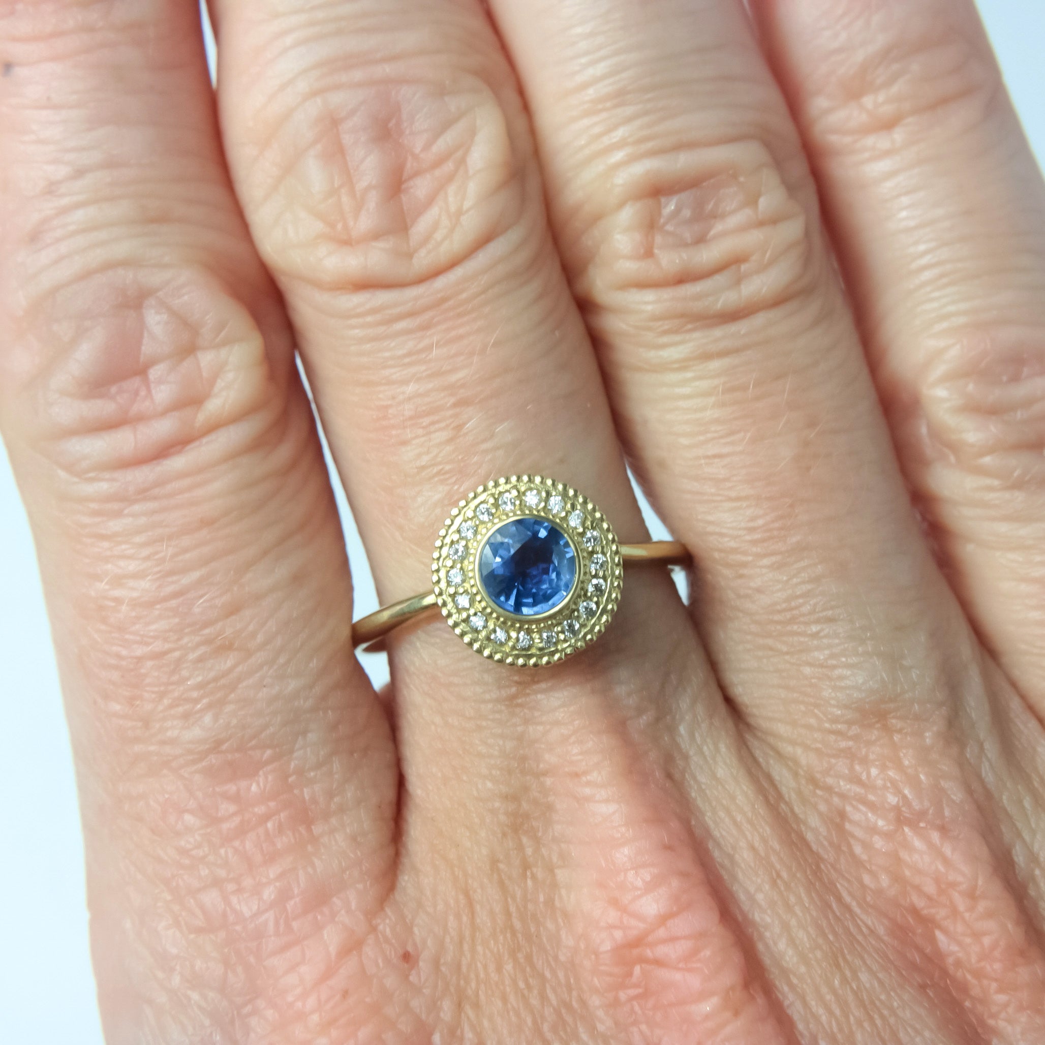 Malika Blue Sapphire Diamond Ring - MANARI.eu