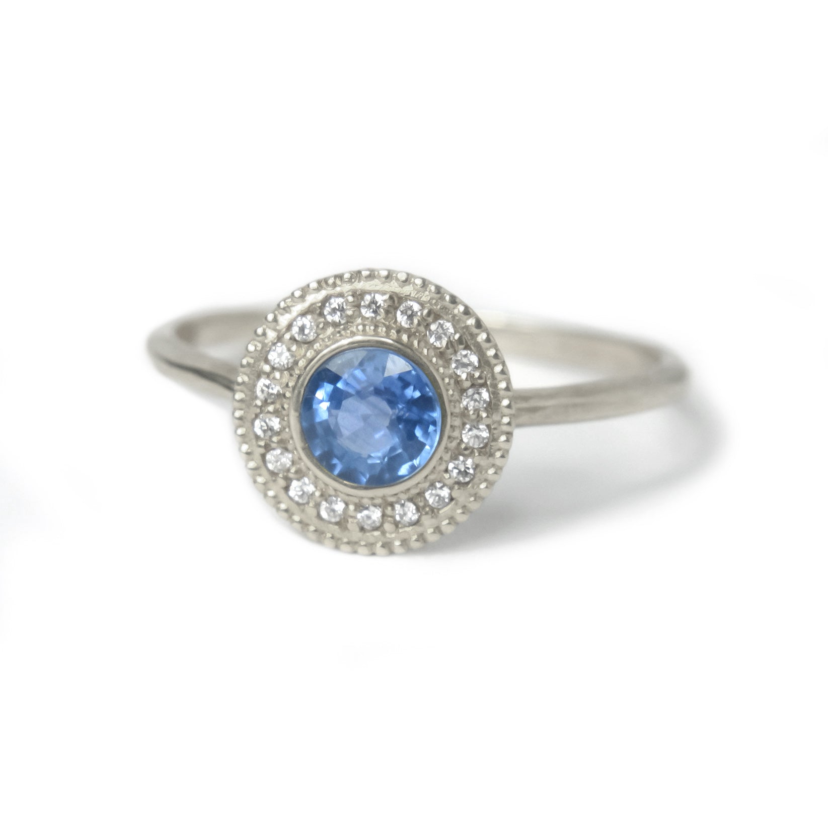 Malika Blue Sapphire Diamond Ring - MANARI.eu