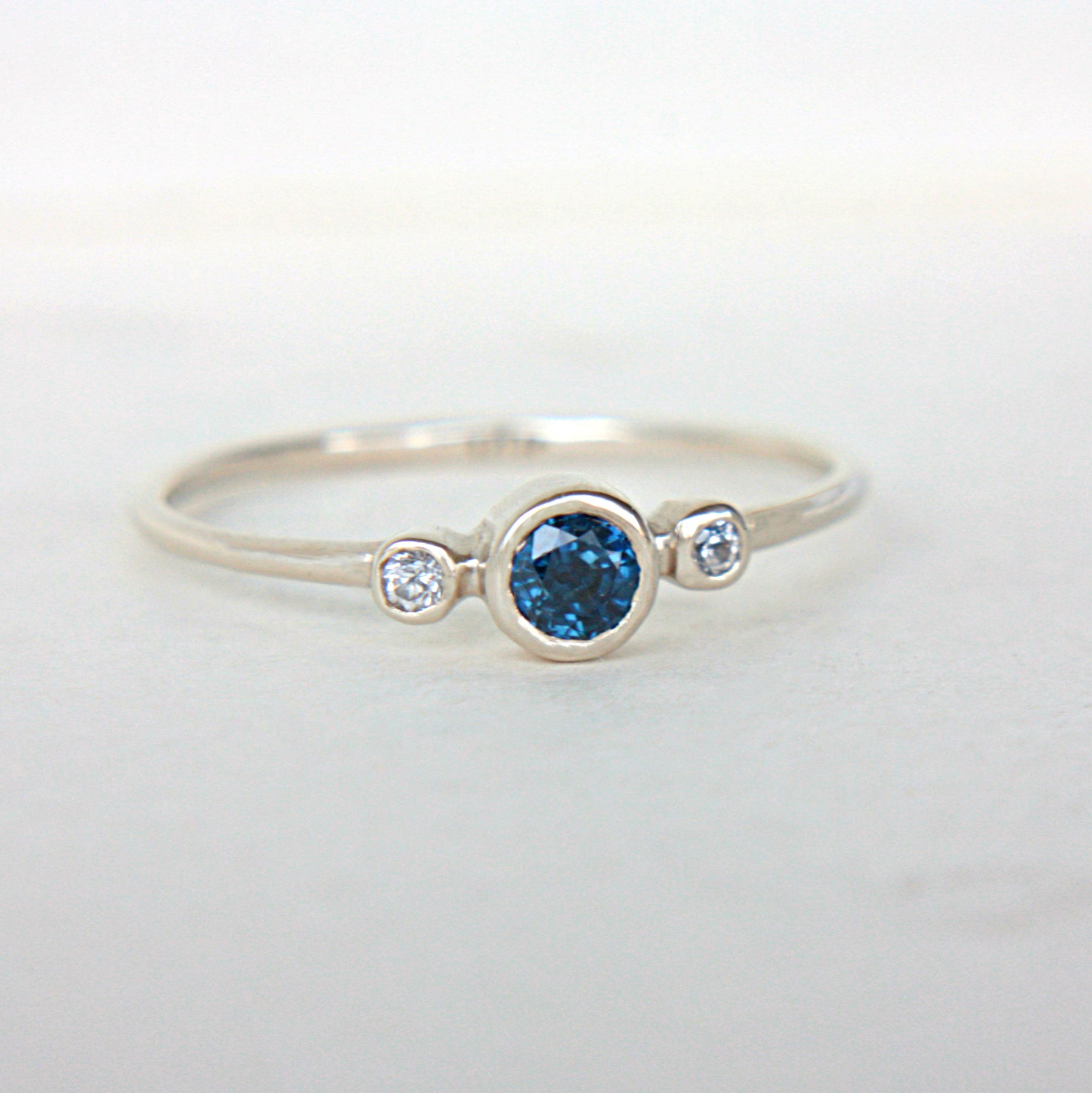Blue Sapphire and Diamond Wedding Set 14k Gold - MANARI.eu