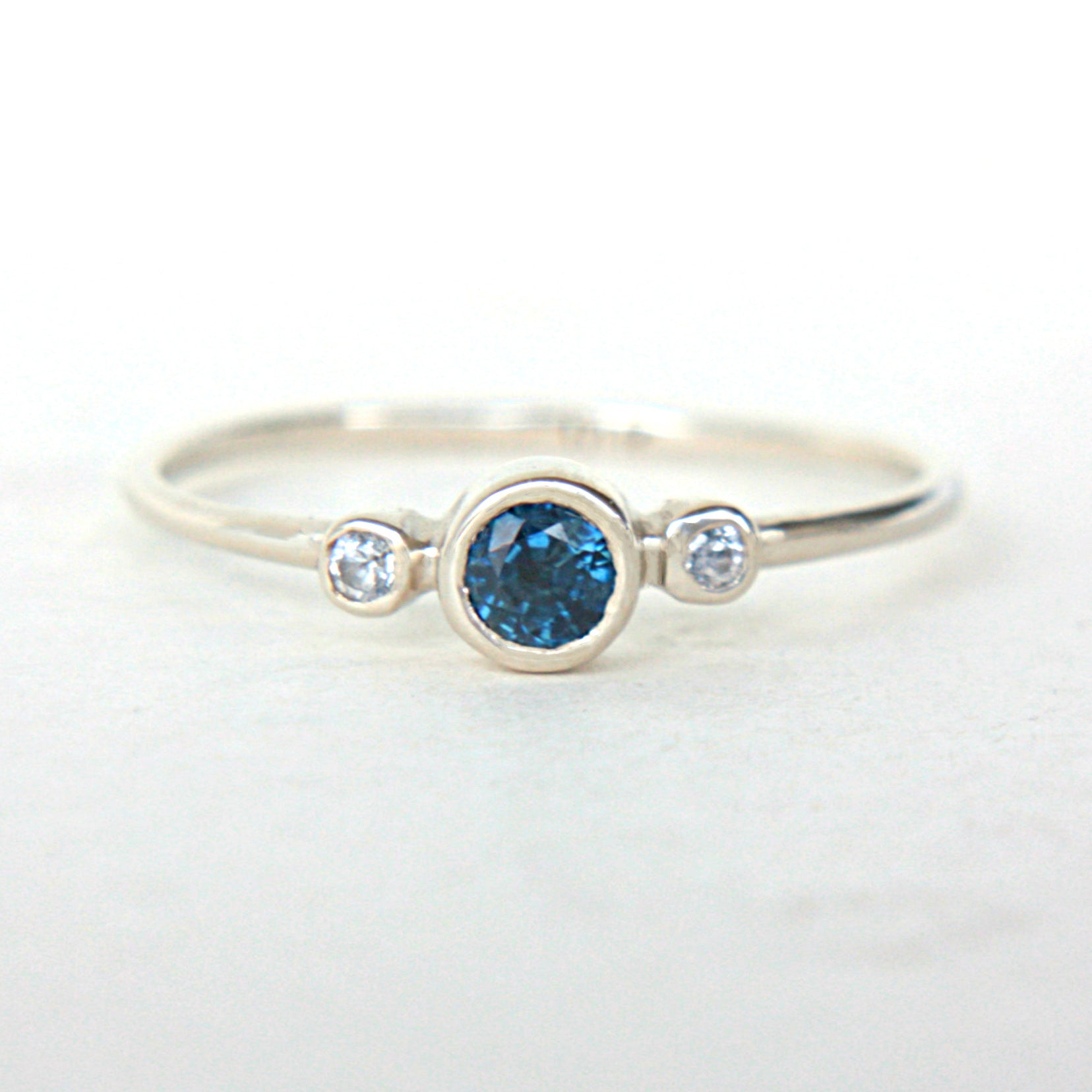Blue Sapphire and Diamond Wedding Set 14k Gold - MANARI.eu