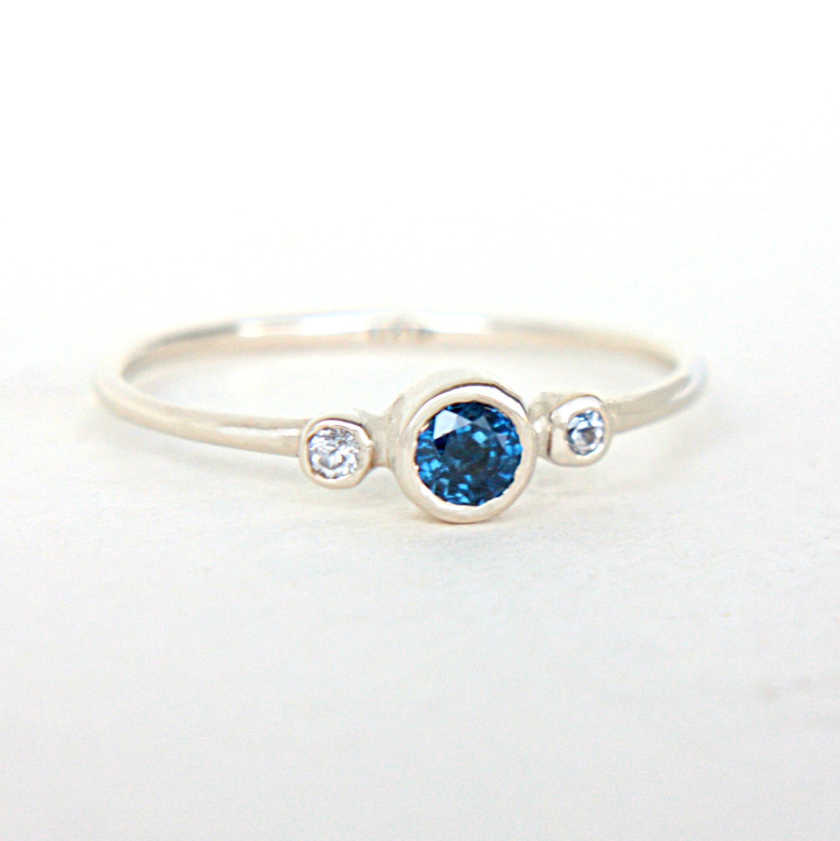 Blue Sapphire and Diamond Wedding Set 14k Gold - MANARI.eu