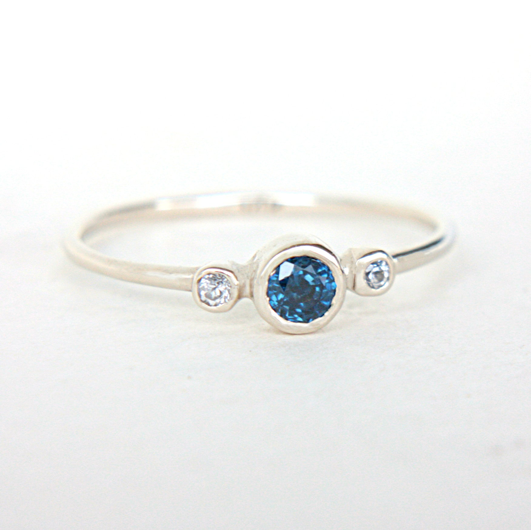 Blue Sapphire and Diamond Wedding Set 14k Gold - MANARI.eu