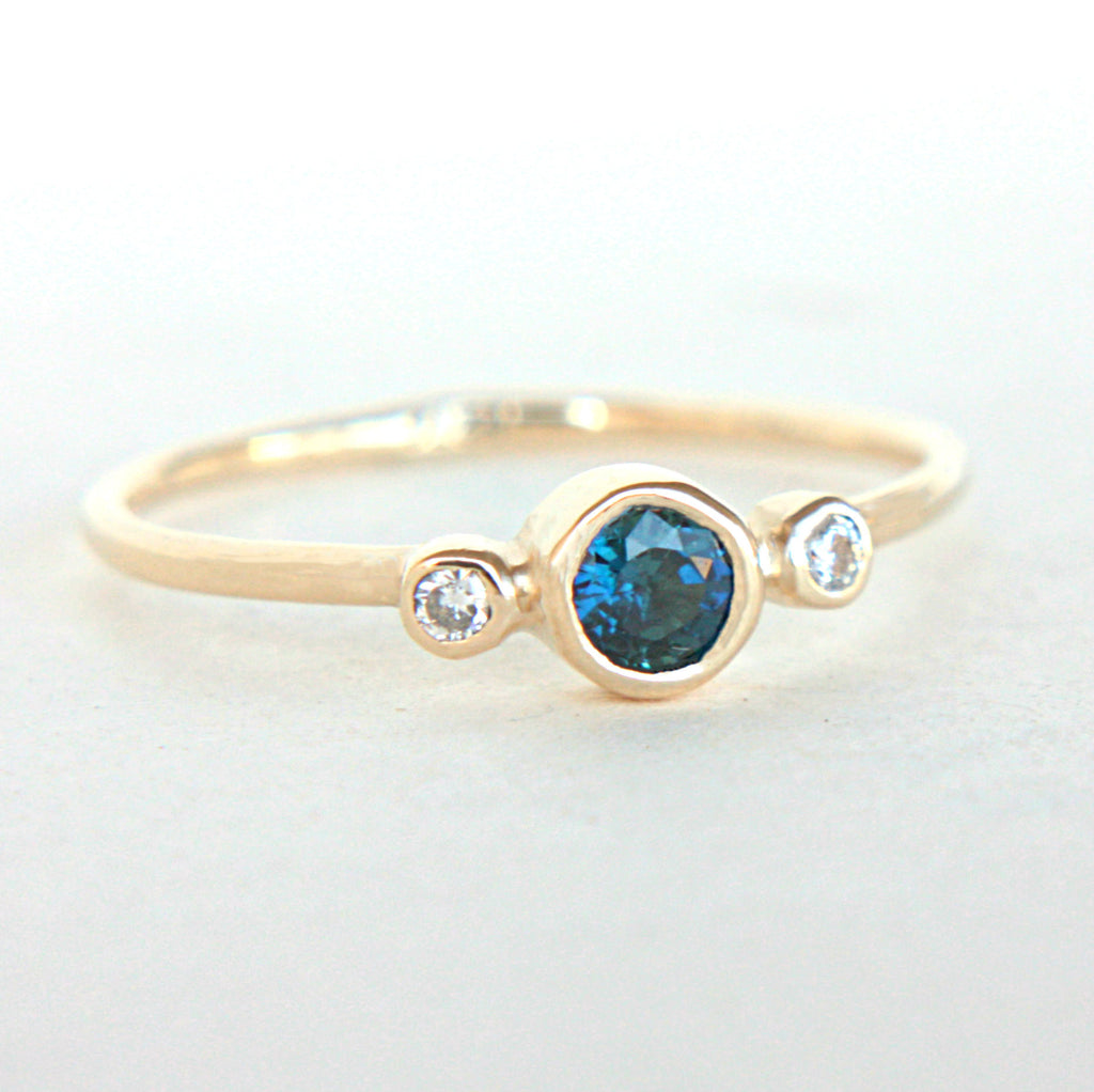 Blue Sapphire and Diamond Ring 14k Gold - MANARI.eu