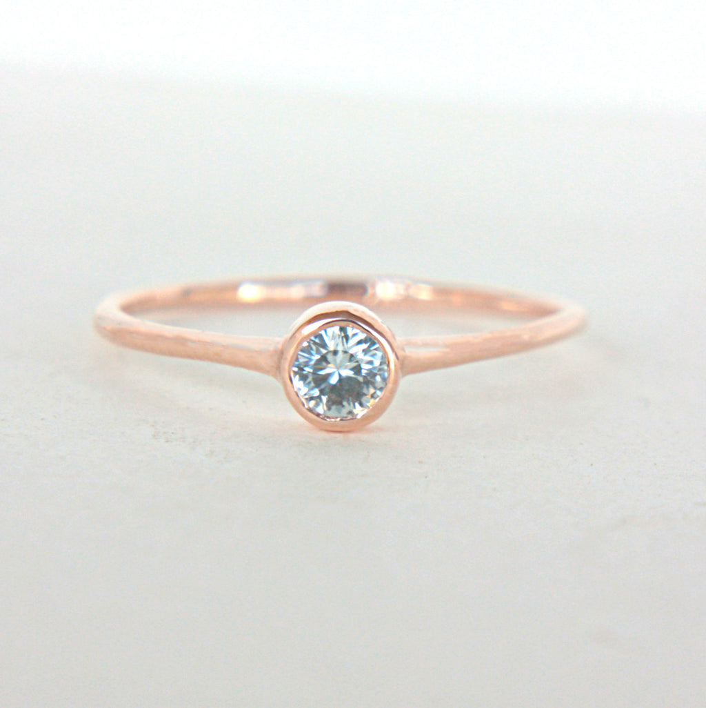 White Sapphire 14k Gold Ring - MANARI.eu