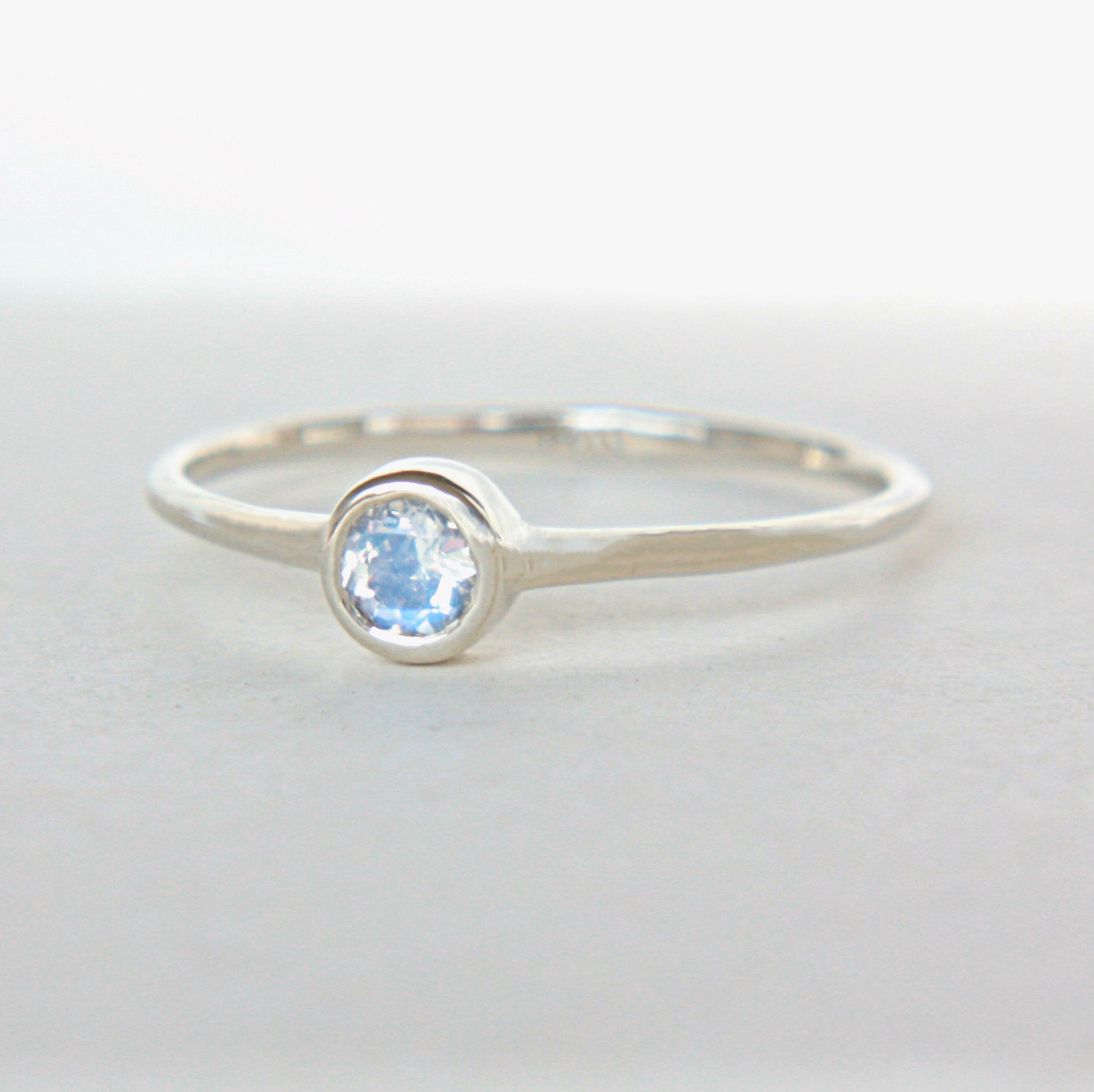 Moonstone 14k Gold Ring - MANARI.eu