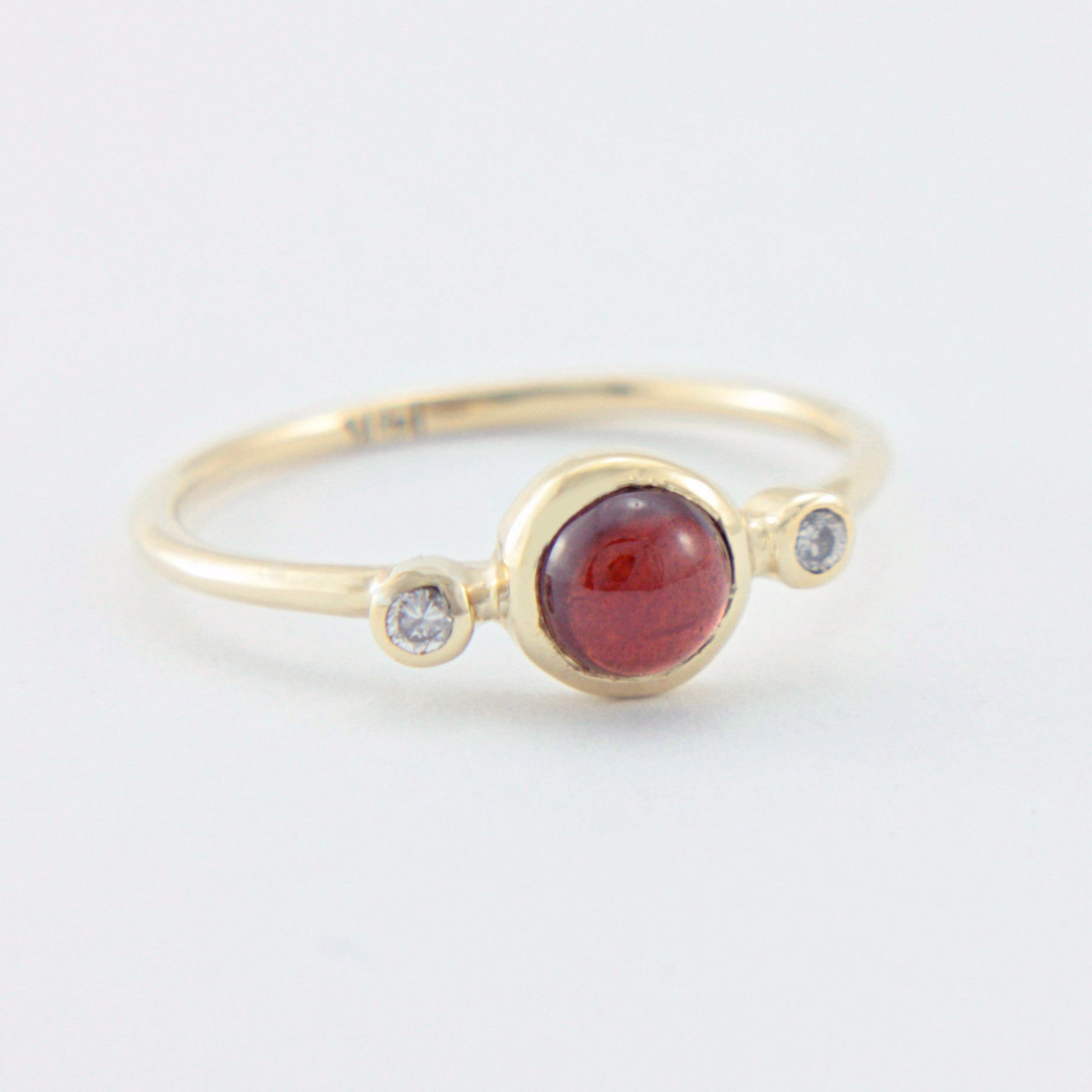 Red Garnet and Diamond Ring 14k Gold - MANARI.eu