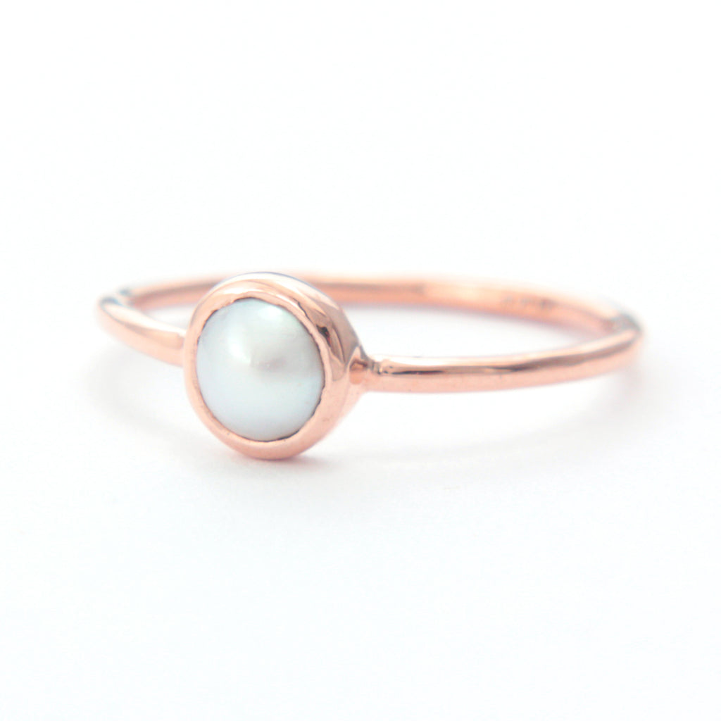 White Pearl Gold Ring 14k Gold - MANARI.eu