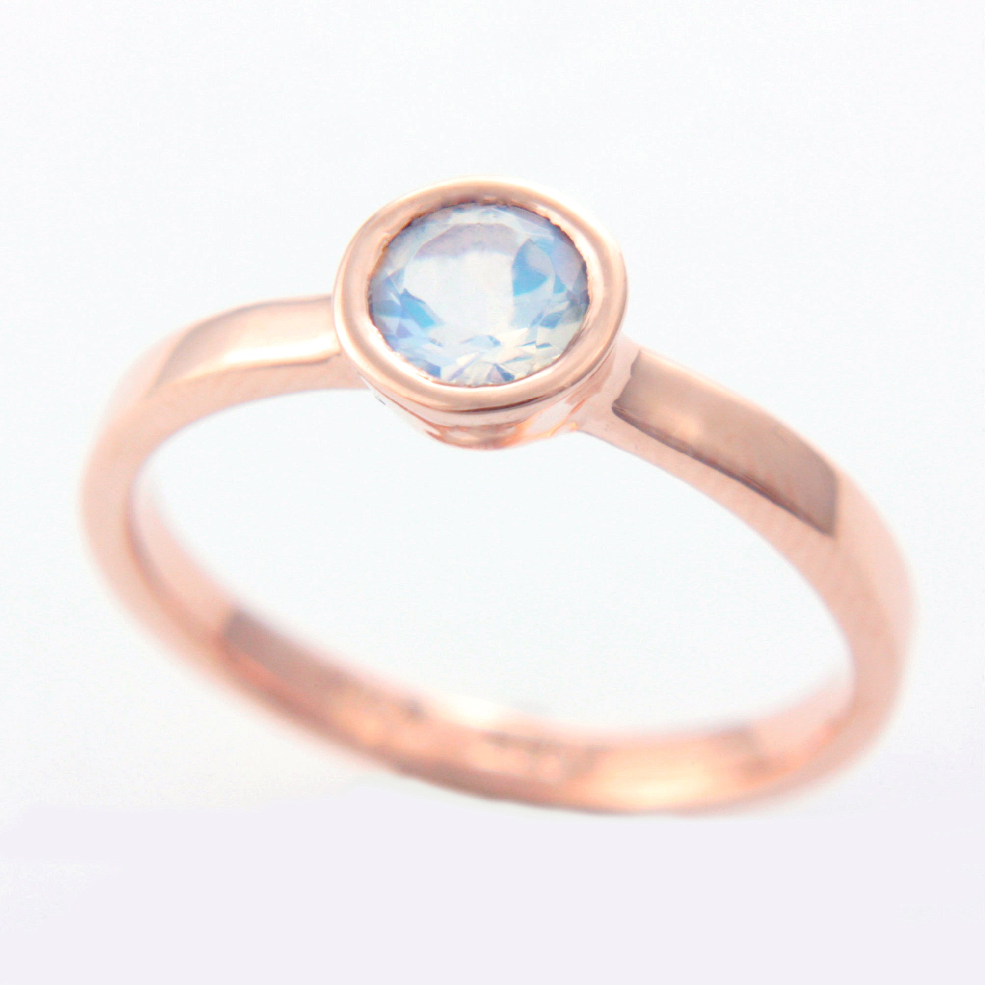 Moonstone Gold Ring 14k - MANARI.eu