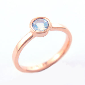 Moonstone Gold Ring 14k - MANARI.eu
