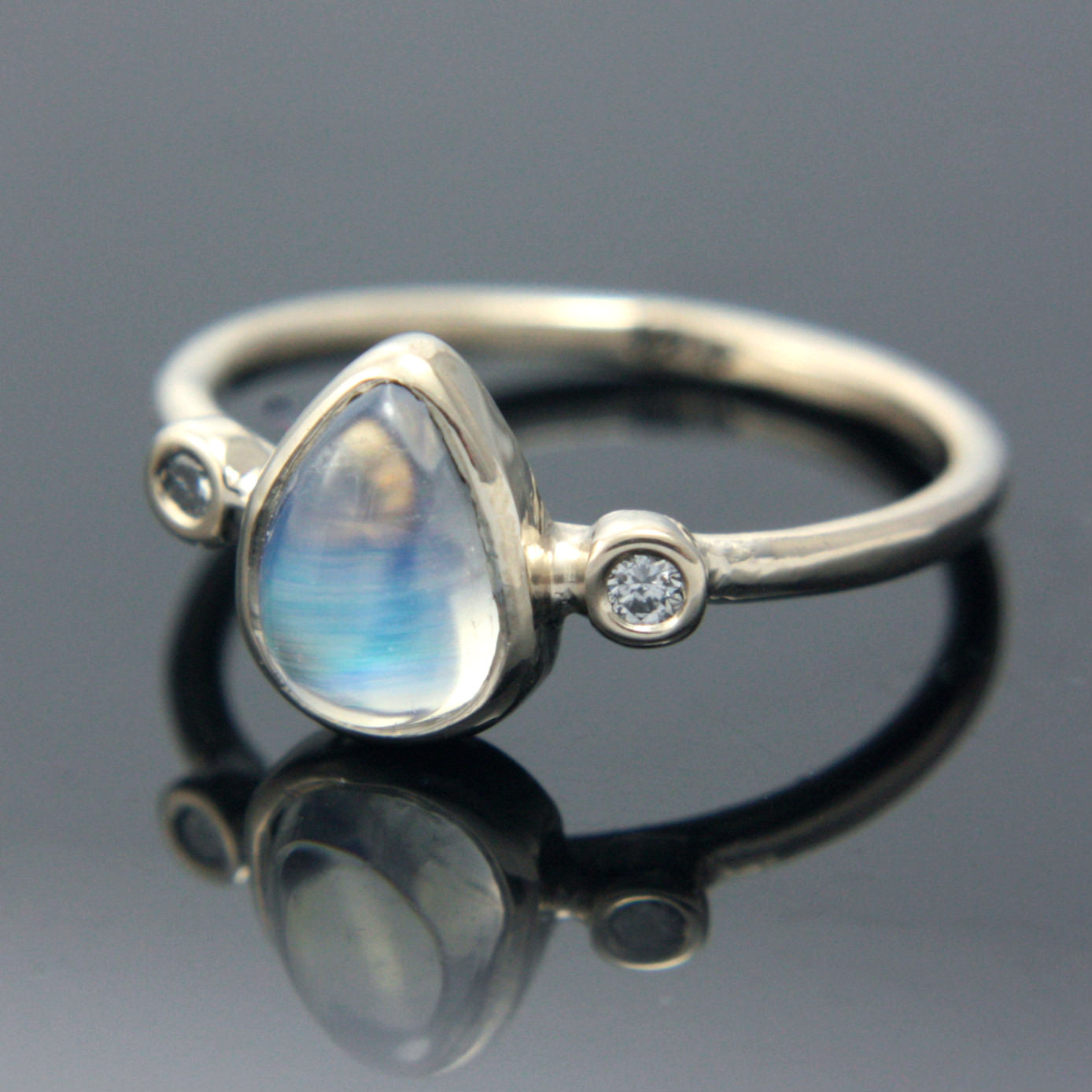 Pear Moonstone and Diamond Ring 14k Gold - MANARI.eu