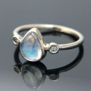 Pear Moonstone and Diamond Ring 14k Gold - MANARI.eu