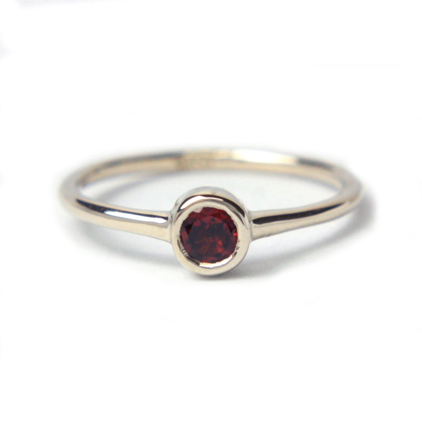 Red Garnet 14k White Gold Ring - MANARI.eu
