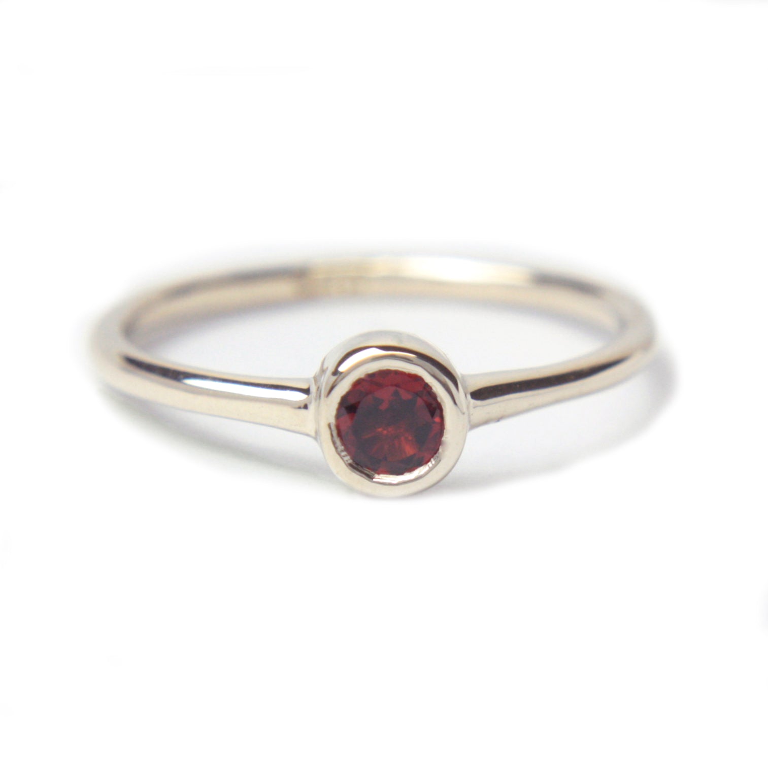 Red Garnet 14k White Gold Ring - MANARI.eu