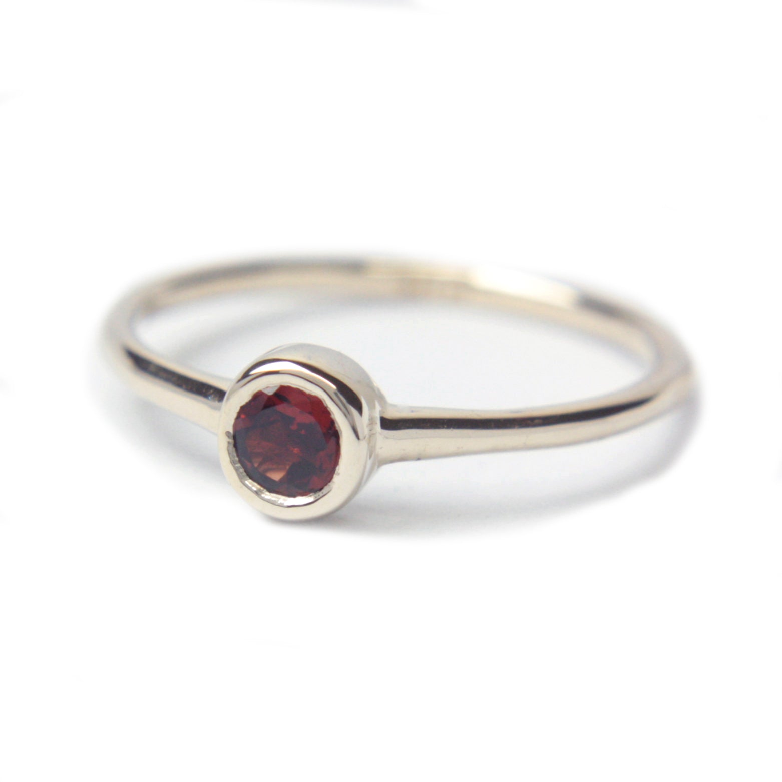 Red Garnet 14k White Gold Ring - MANARI.eu