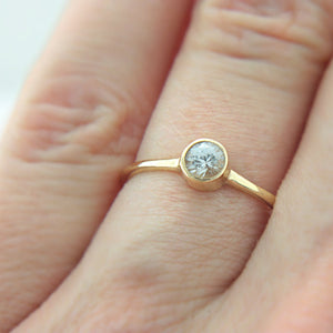 White Sapphire 14k Gold Ring - MANARI.eu