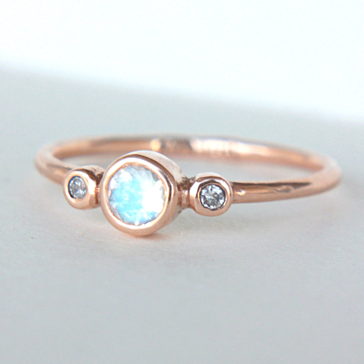 Moonstone and Diamond Ring 14k Gold - MANARI.eu