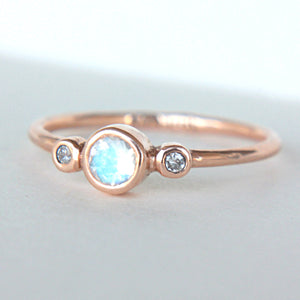 Moonstone and Diamond Ring 14k Gold - MANARI.eu