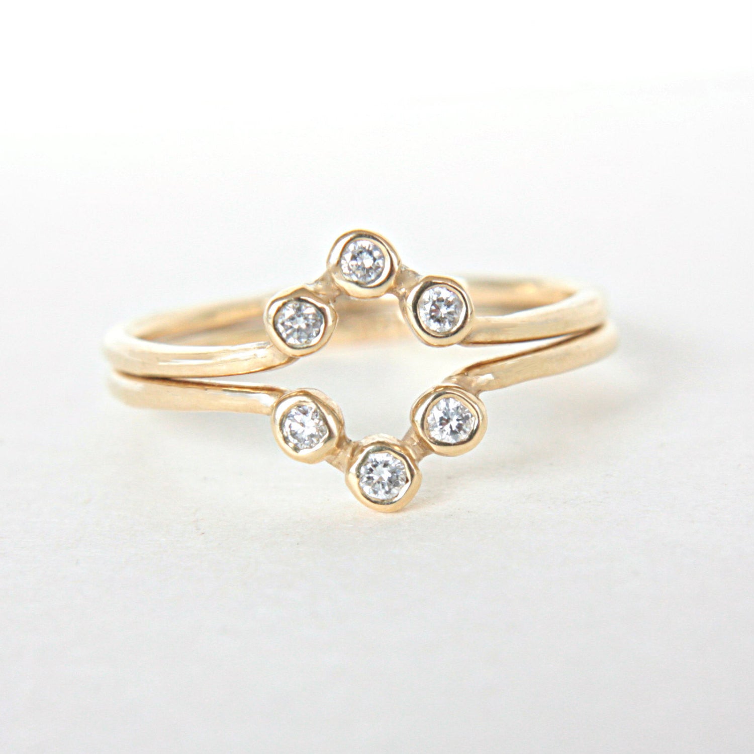 Diamond V Shape Ring 14k Gold Three Diamond Ring - MANARI.eu