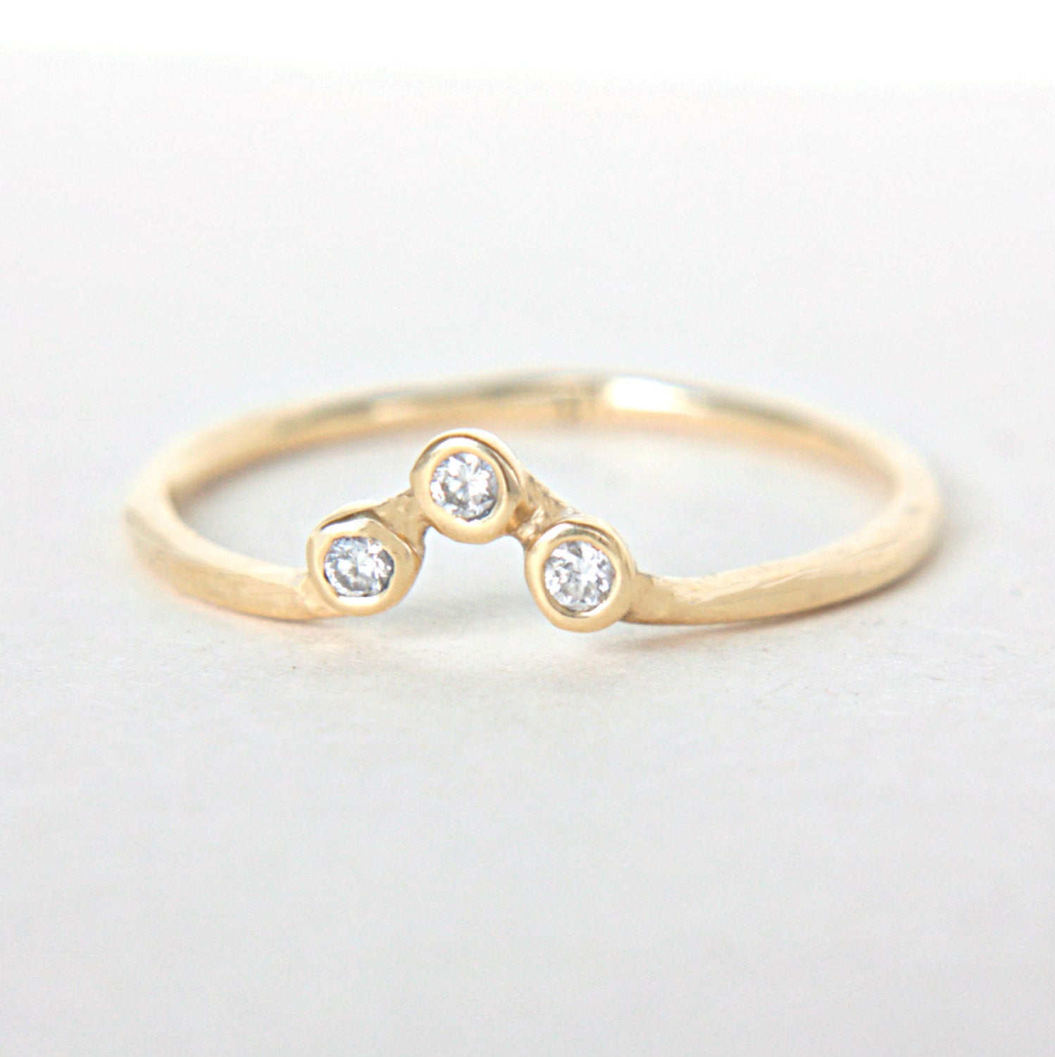 Diamond V Shape Ring 14k Gold Three Diamond Ring - MANARI.eu