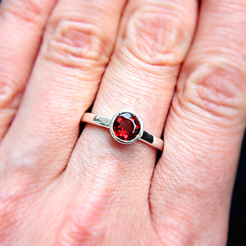 Red Garnet Sterling Silver Ring - MANARI.eu