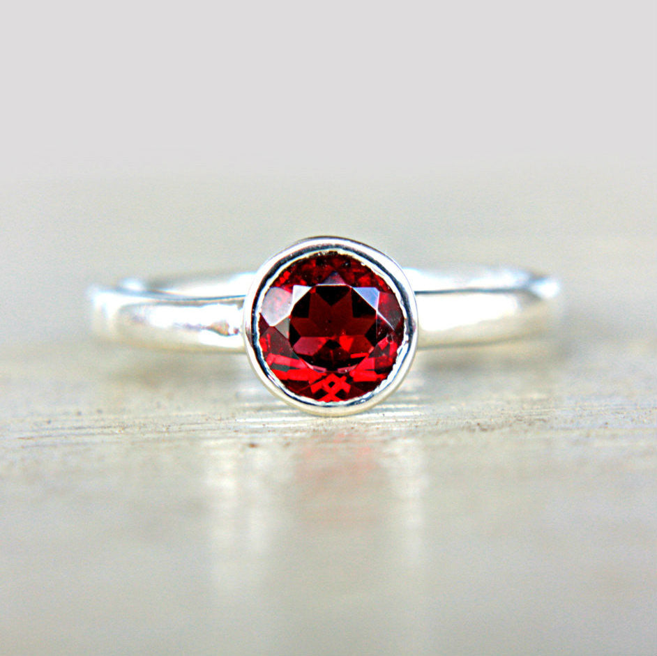Red Garnet Sterling Silver Ring - MANARI.eu