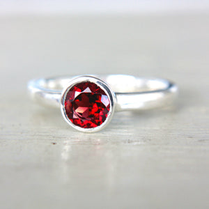 Red Garnet Sterling Silver Ring - MANARI.eu