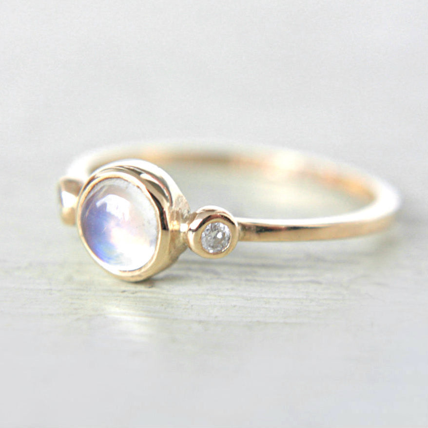 Rainbow Moonstone and Diamond Ring 14k Yellow Gold - MANARI.eu