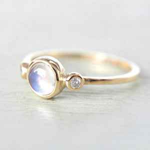Rainbow Moonstone and Diamond Ring 14k Yellow Gold - MANARI.eu