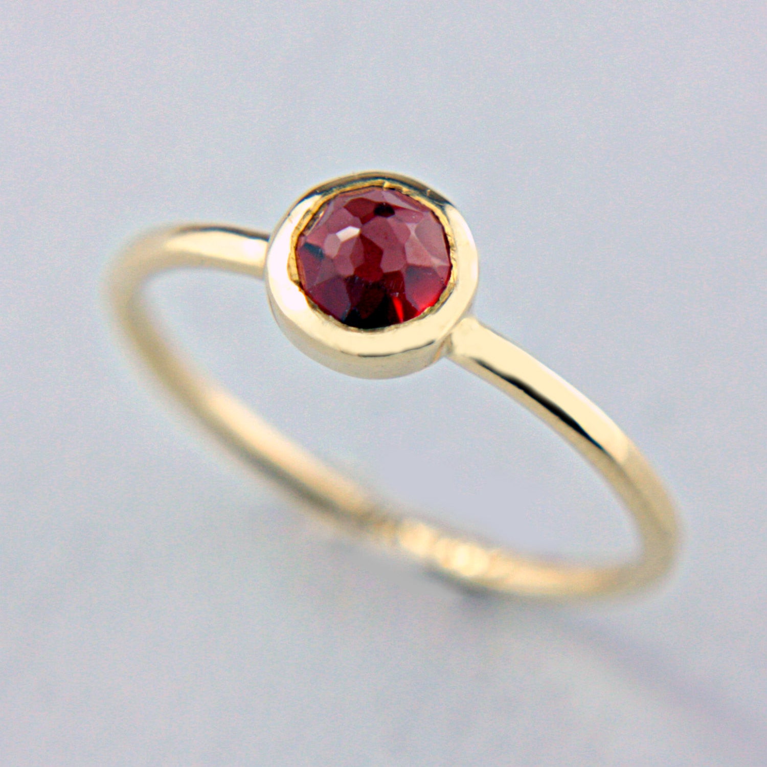 Red Rose Cut Garnet Ring 14k Gold - MANARI.eu