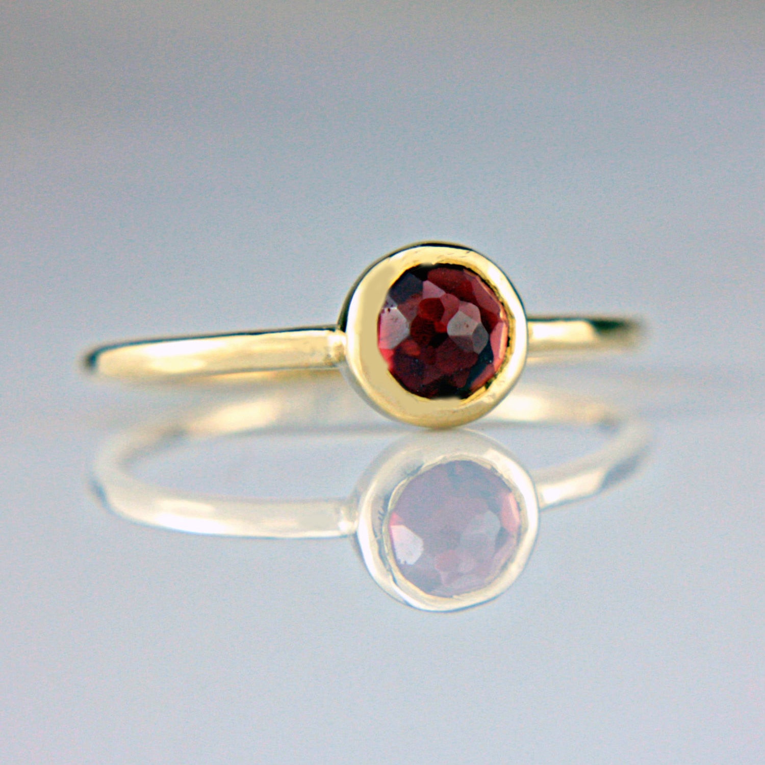 Red Rose Cut Garnet Ring 14k Gold - MANARI.eu
