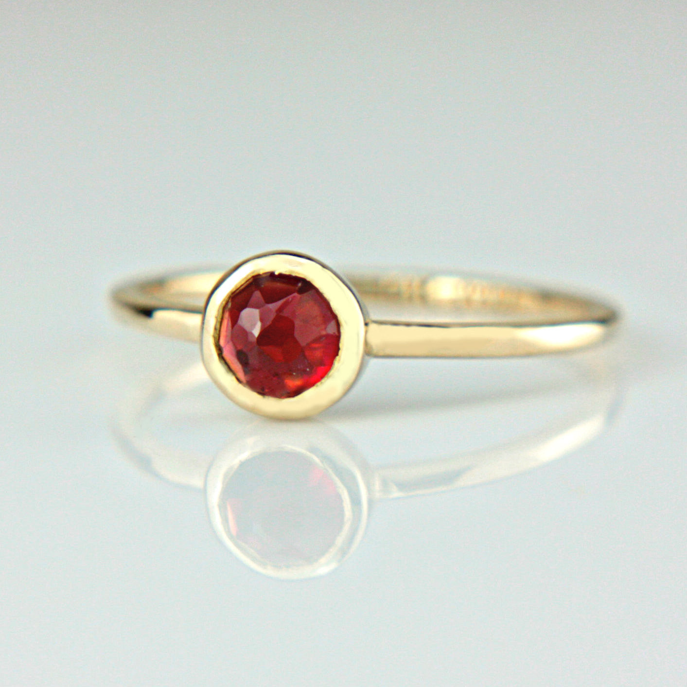 Red Rose Cut Garnet Ring 14k Gold - MANARI.eu