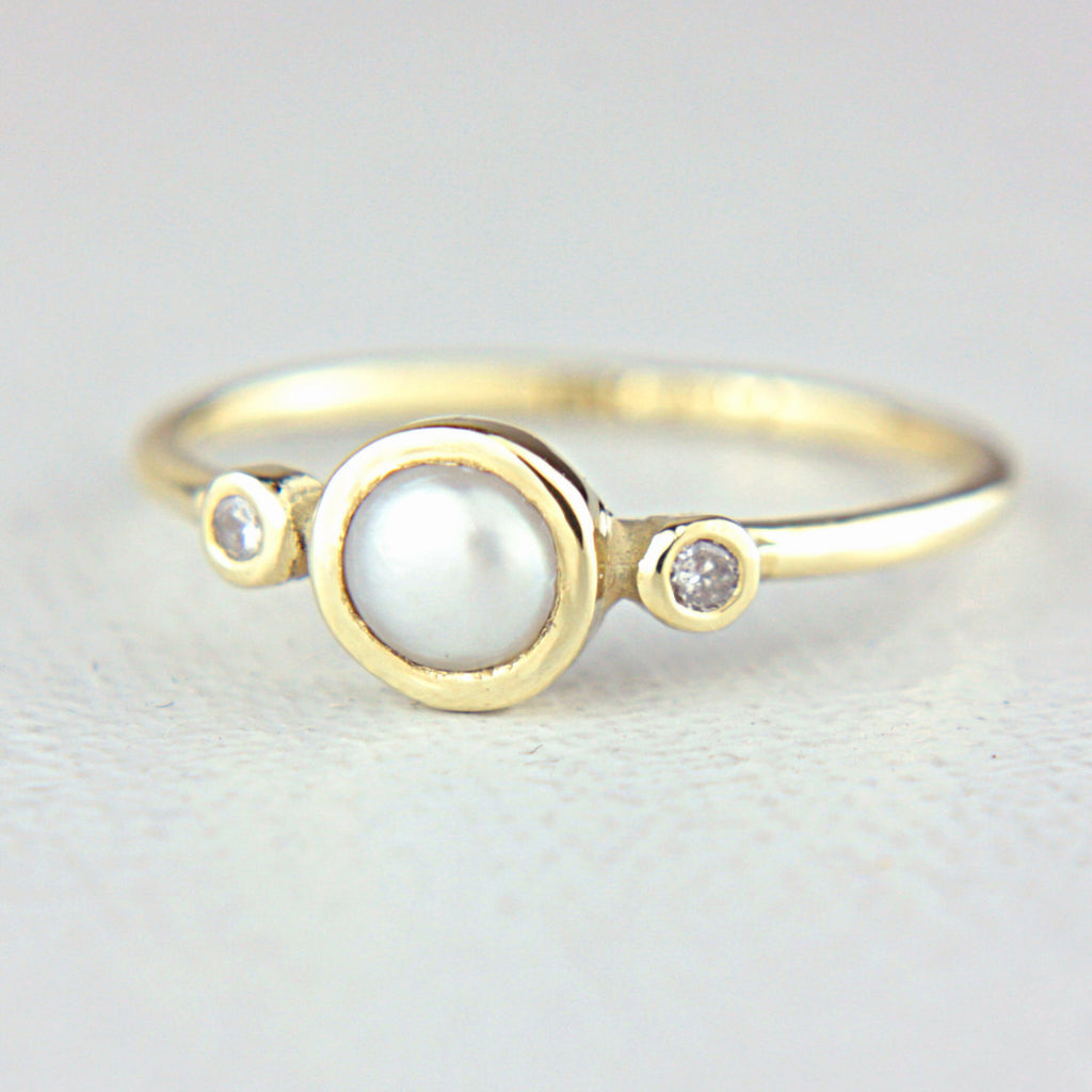 White Pearl and Diamond 14k Gold Ring - MANARI.eu