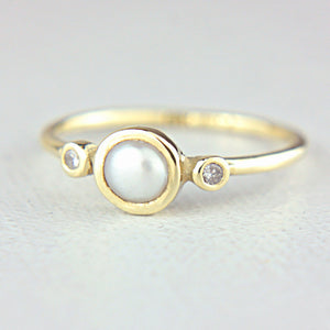 White Pearl and Diamond 14k Gold Ring - MANARI.eu