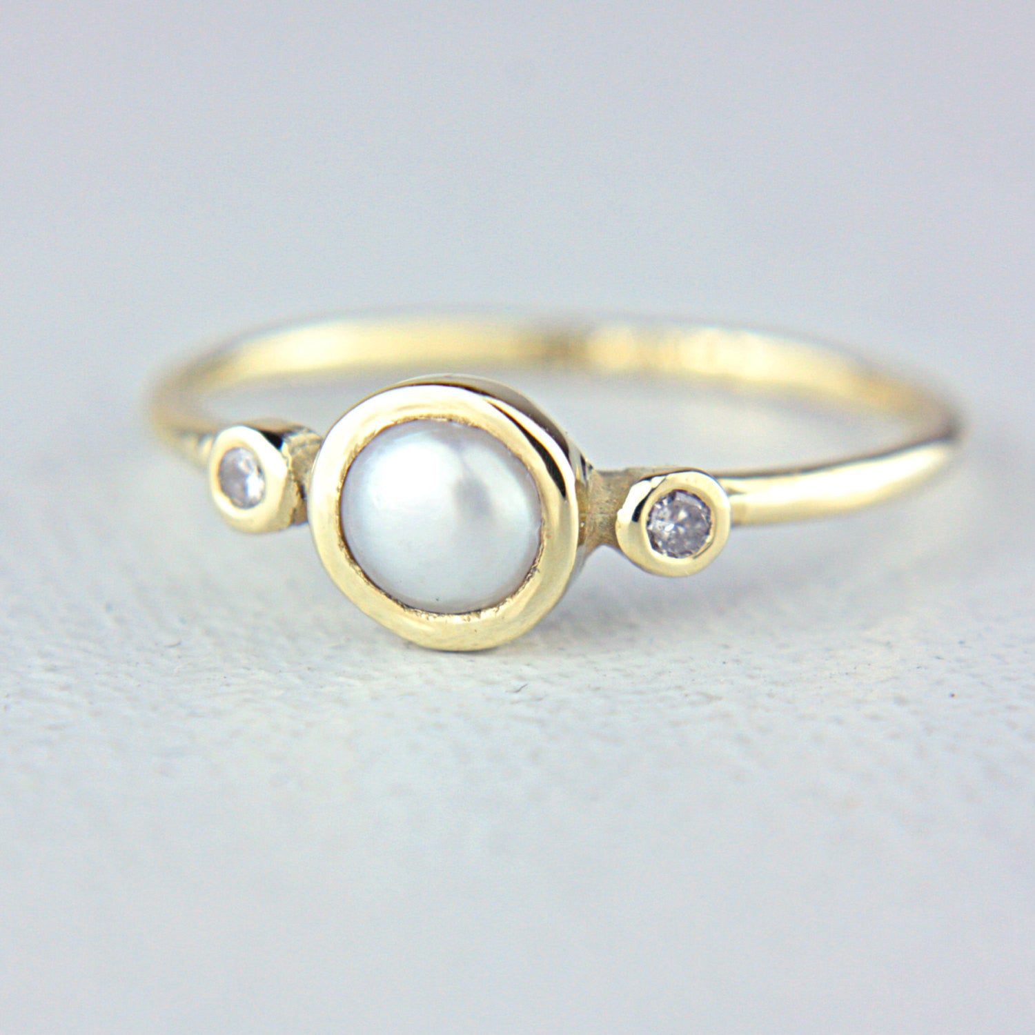 White Pearl and Diamond 14k Gold Ring - MANARI.eu