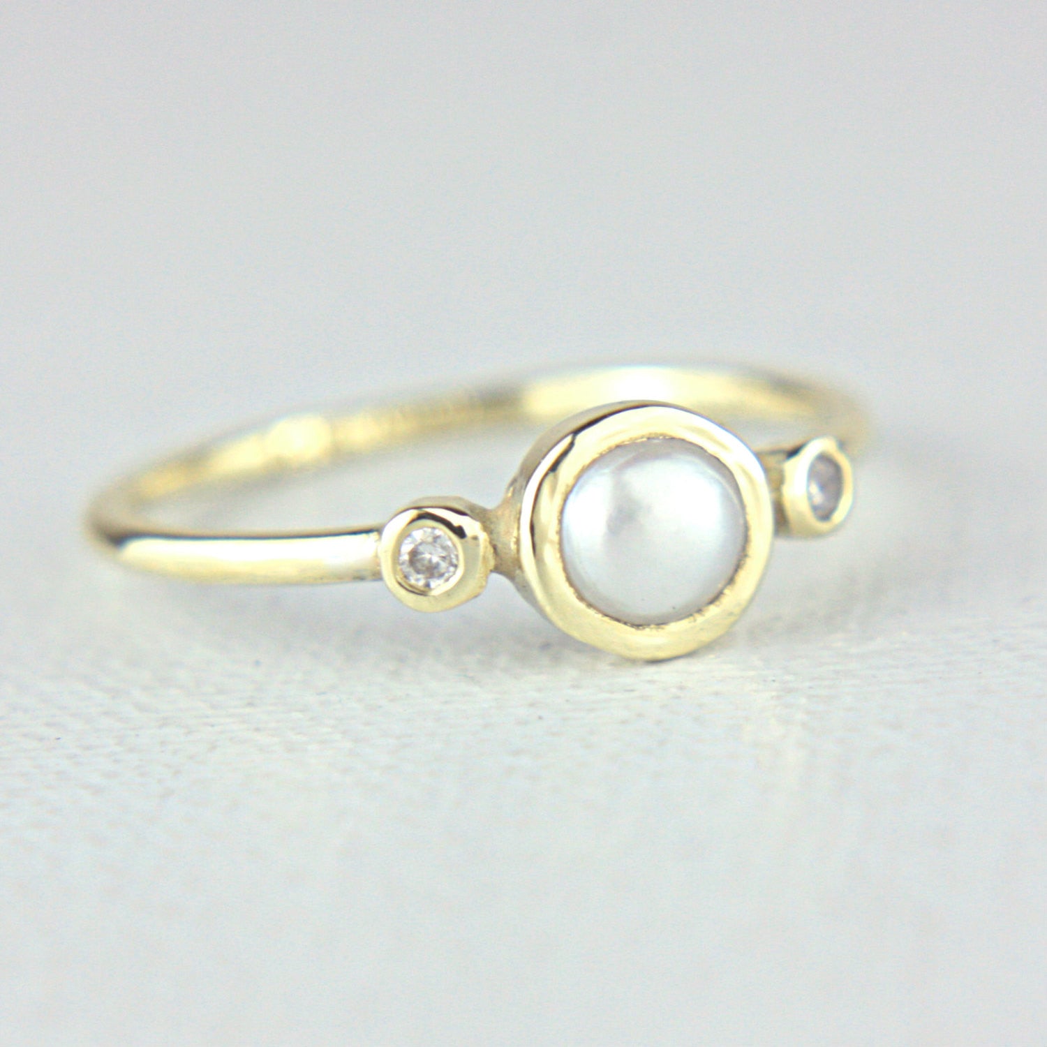 White Pearl and Diamond 14k Gold Ring - MANARI.eu