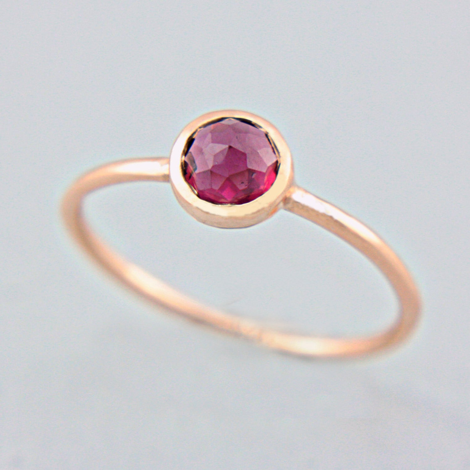 Rhodolite Rose Cut Garnet Ring 14k Gold - MANARI.eu