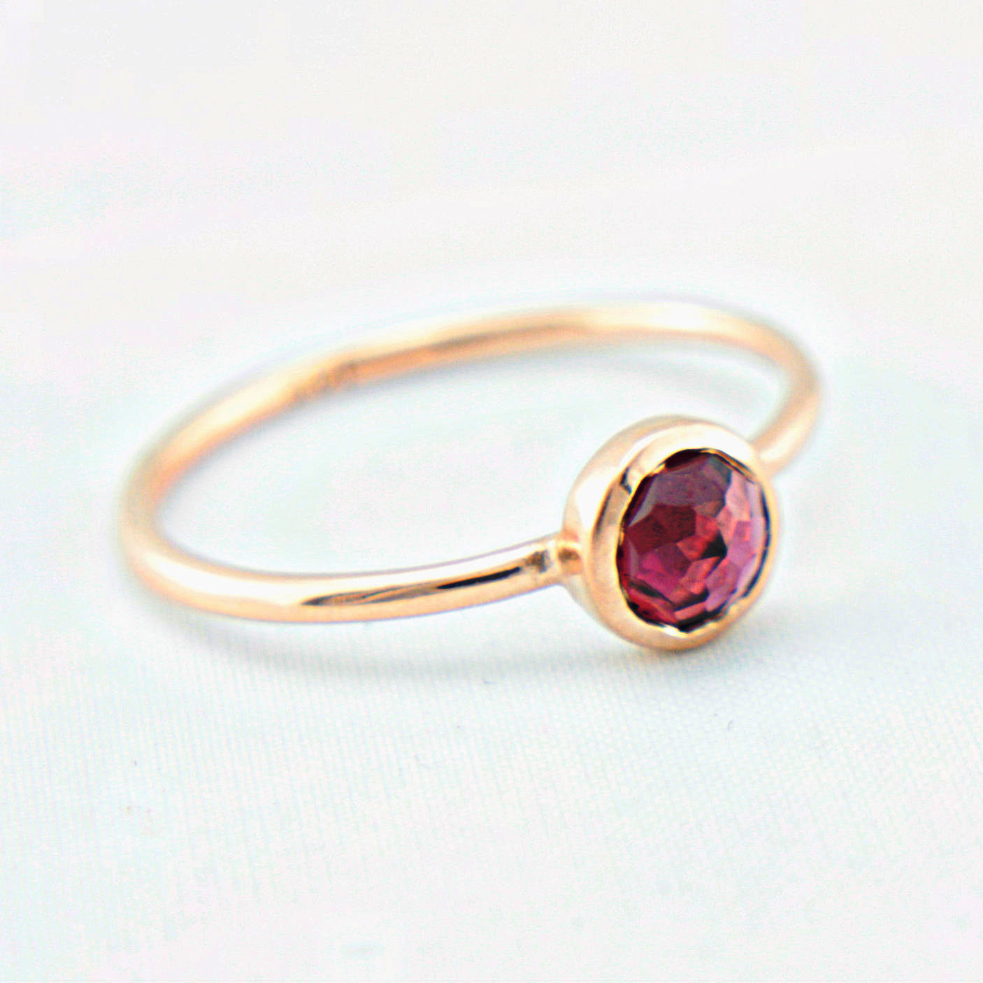 Rhodolite Rose Cut Garnet Ring 14k Gold - MANARI.eu