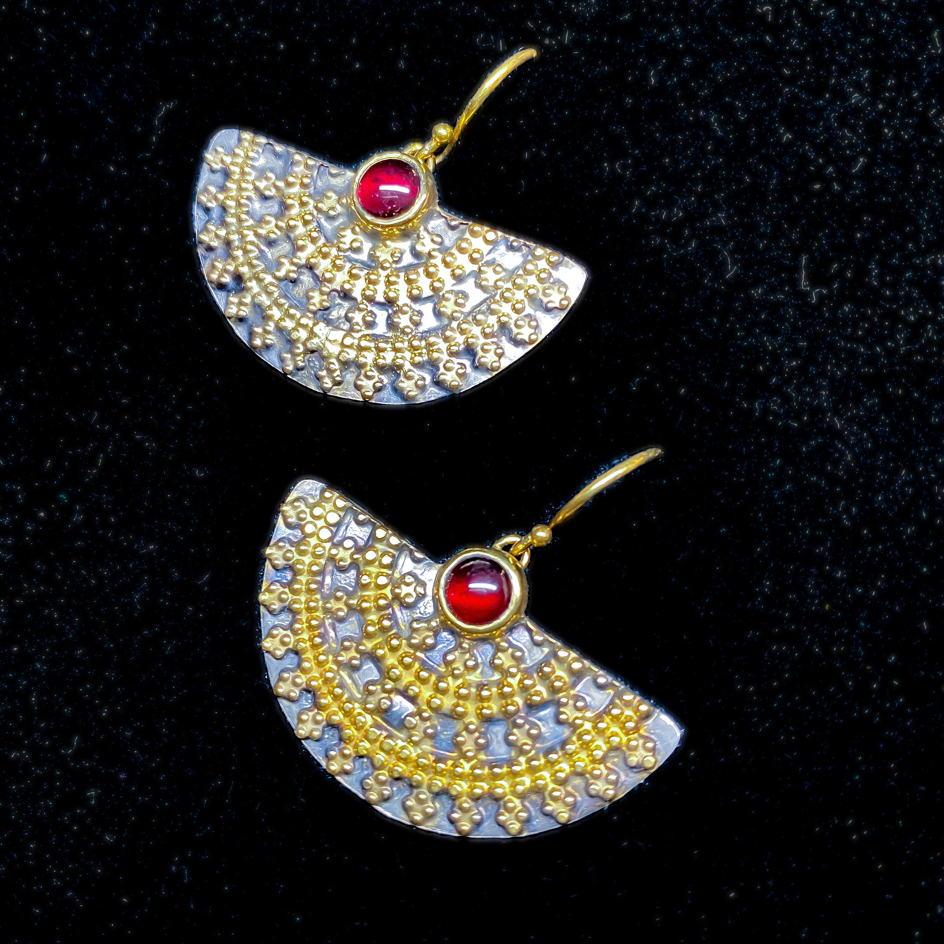Red Garnet Royal Black & Gold Earrings Sterling Silver - MANARI.eu